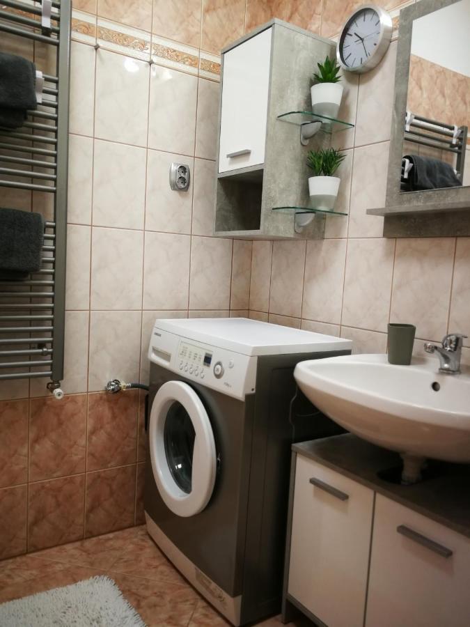 Voeroesmarty Apartman Miskolc - Belvaros - Downtown Exterior photo