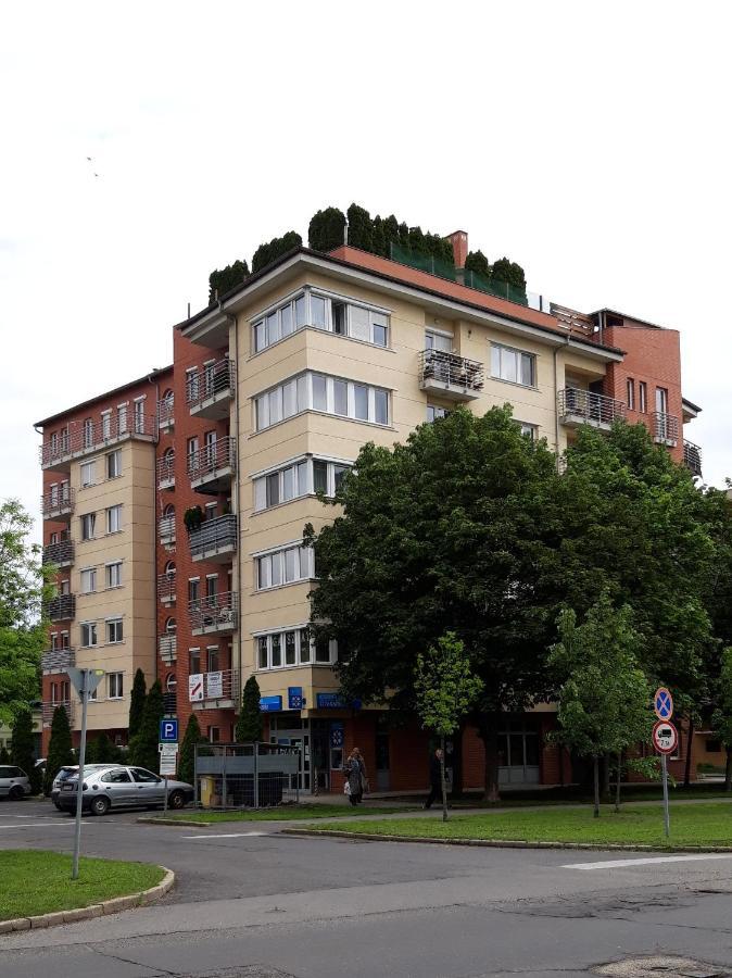 Voeroesmarty Apartman Miskolc - Belvaros - Downtown Exterior photo